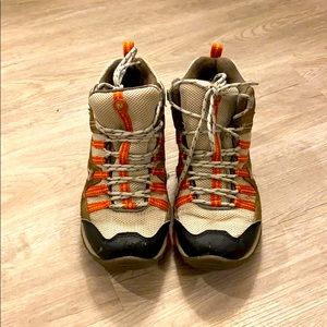 MERRELL WOMENS HIKING BOOTS